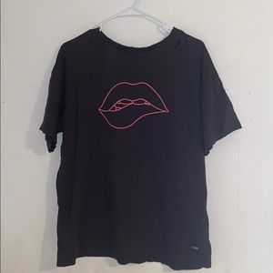 Distressed Lips Tee